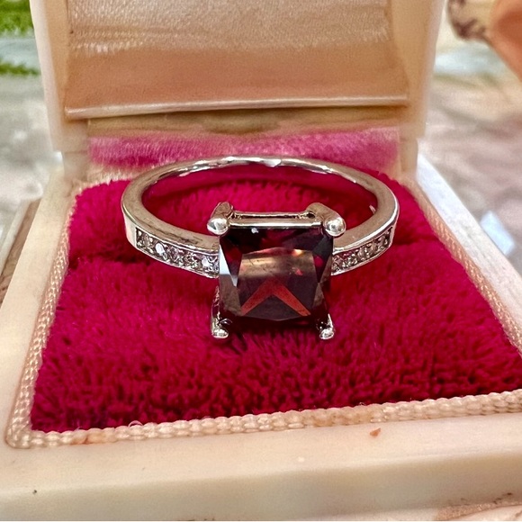 See Video! New Garnet Princess Cut Solitaire Ring with Diamond sides size 7.75 - Picture 6 of 16